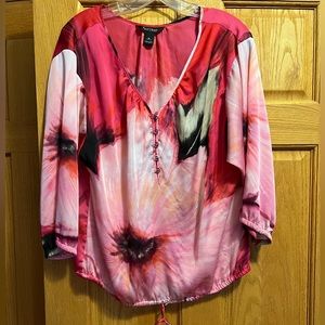 White House Black Market beautiful Medium Blouse.